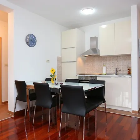 Appartement By The Sea - 16211