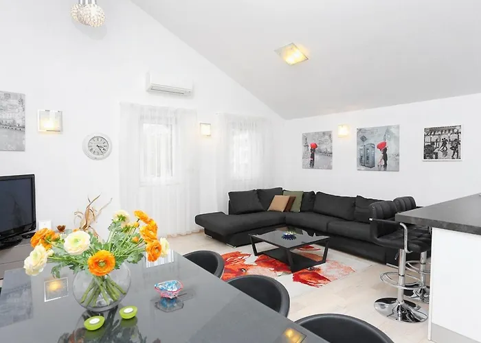 Apartman By The Sea - 16211 Trogir