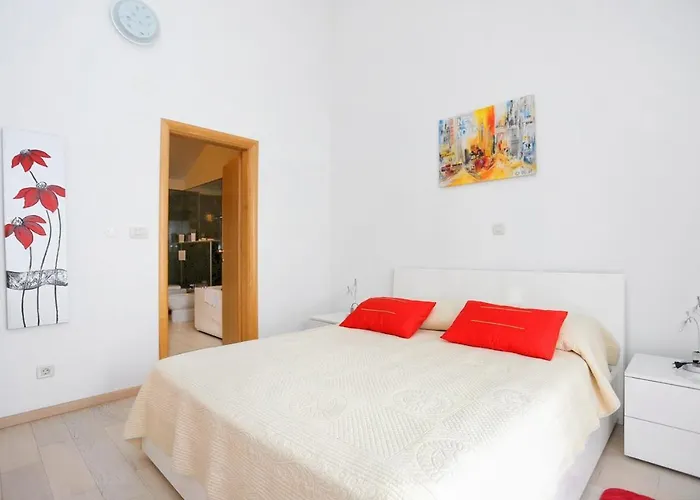 Apartman By The Sea - 16211 Trogir
