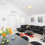 Appartement By The Sea - 16211 Trogir