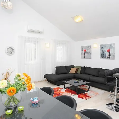 Apartment By The Sea - 16211 Trogir