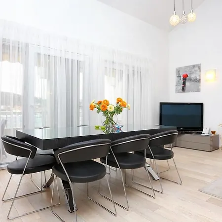 Apartment By The Sea - 16211 Trogir
