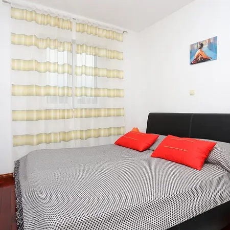 Apartment By The Sea - 16211