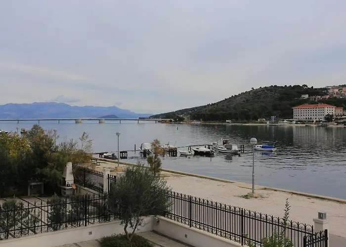 By The Sea - 16211 Appartement Trogir
